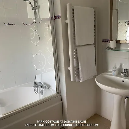 Дом отдыха Domaine Lavie - 5 Individual Homes Perfectly Located Between Biarritz & The Pyrenees Mountains Сали-де-Беарн